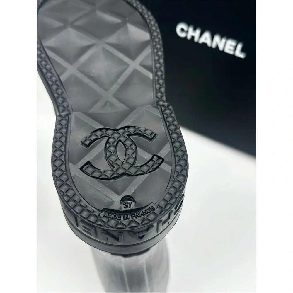 Chanel rain boots - Picture 6 of 14
